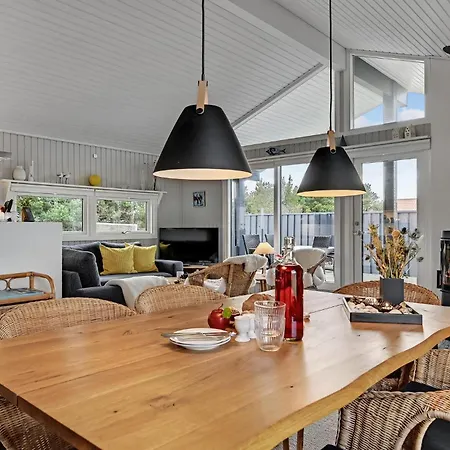 Stunning In With Kitchen * Glesborg
