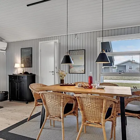 Stunning In With Kitchen Feriehus *