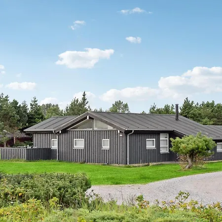 Stunning In With Kitchen Holiday home