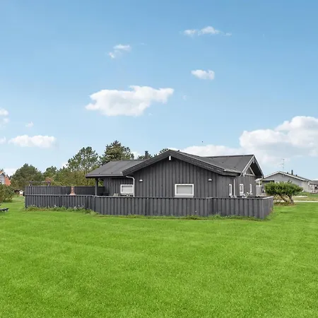 Feriehus Stunning In With Kitchen Glesborg